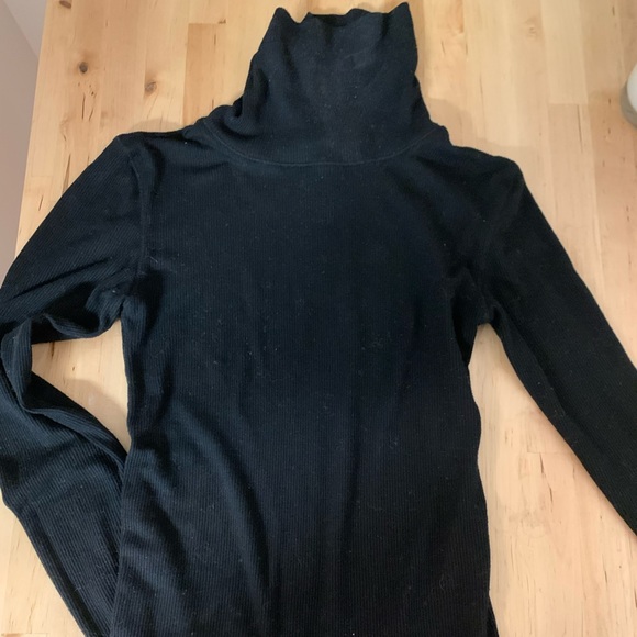 Ribbed black turtleneck - Picture 2 of 2